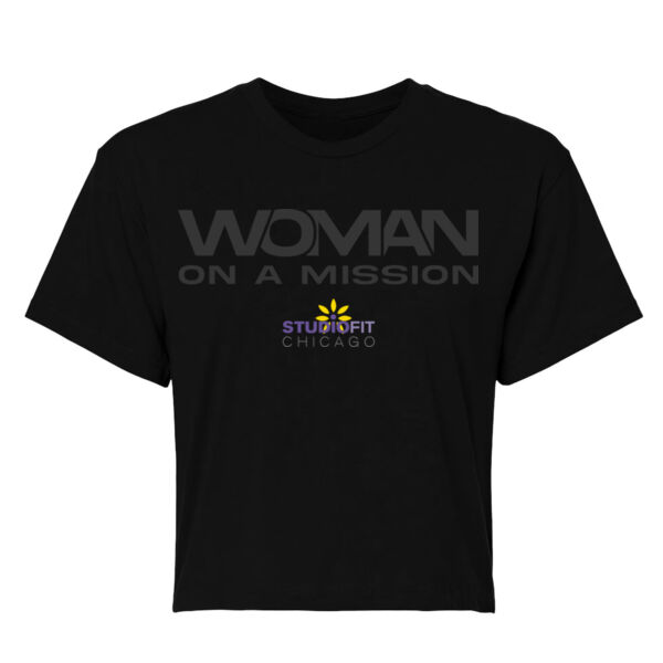 STUDIO FIT CHICAGO - WOMAN ON A MISSION - WOMEN'S CROPPED T-SHIRT - $SVW7NG$ Thumbnail